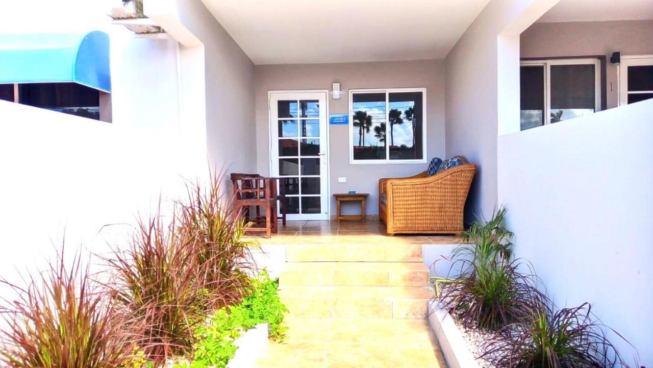 Rooi Santo Residence Palm Beach Buitenkant foto